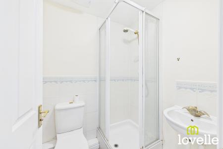 2 bedroom Flat to let in Chandlers Court, Victoria Dock, Hull, HU9