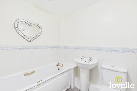 2 bedroom Flat to let in Chandlers Court, Victoria Dock, Hull, HU9