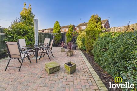3 bedroom Semi-detached house for sale in Woodleigh Drive, Hull, HU7
