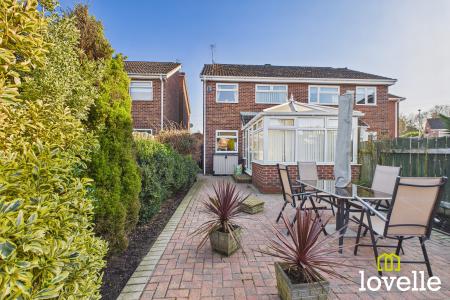 3 bedroom Semi-detached house for sale in Woodleigh Drive, Hull, HU7