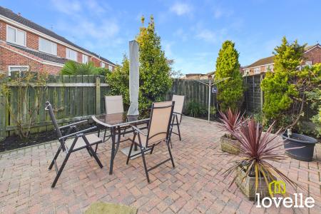 3 bedroom Semi-detached house for sale in Woodleigh Drive, Hull, HU7