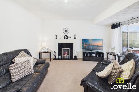 3 bedroom Semi-detached house for sale in Woodleigh Drive, Hull, HU7