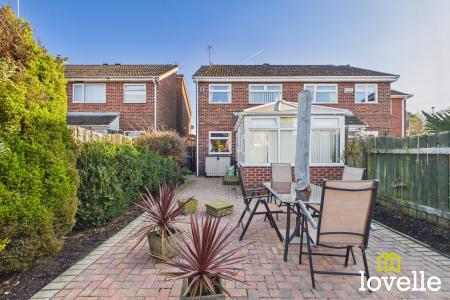 3 bedroom Semi-detached house for sale in Woodleigh Drive, Hull, HU7