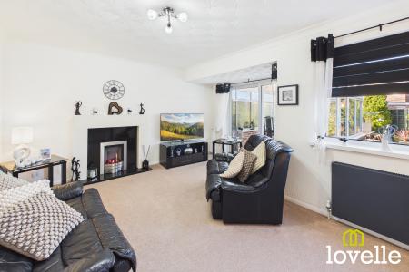 3 bedroom Semi-detached house for sale in Woodleigh Drive, Hull, HU7