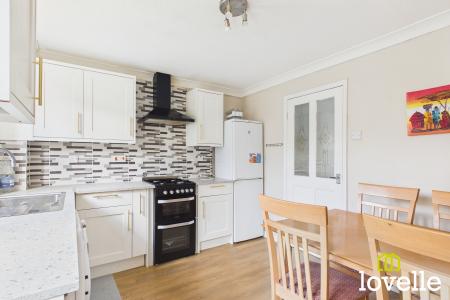 2 bedroom Semi-detached house to let in Charlstown Way, Victoria Dock, Hull, HU9