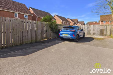 3 bedroom Semi-detached house for sale in Boundary Way, Kingston upon Hull, HU4