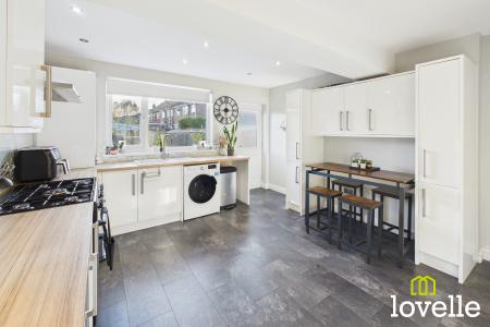 2 bedroom Terraced House for sale in Lamorna Avenue, Kingston upon Hull, HU8