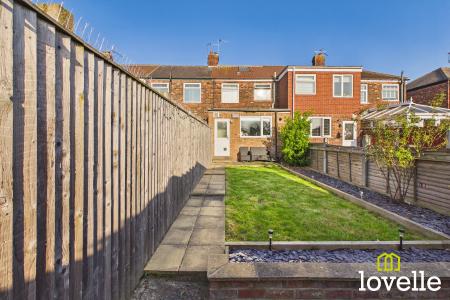 2 bedroom Terraced House for sale in Lamorna Avenue, Hull, HU8