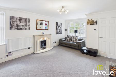 2 bedroom Semi-detached house for sale in Tudor Drive, Hull, HU6