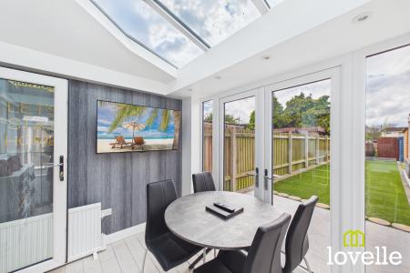 2 bedroom Semi-detached house for sale in Tudor Drive, Hull, HU6