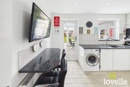 2 bedroom Semi-detached house for sale in Tudor Drive, Hull, HU6