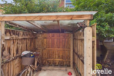 2 bedroom Flat for sale in Chanterlands Avenue, Kingston upon Hull, HU5