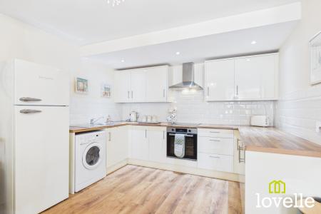 2 bedroom Flat for sale in Chanterlands Avenue, Kingston upon Hull, HU5