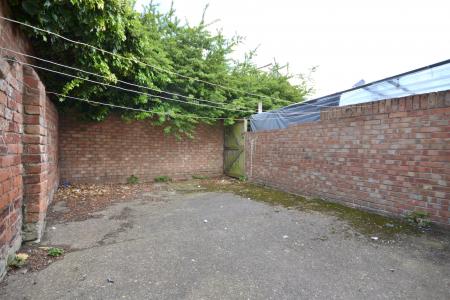 2 bedroom Terraced House to let in Carlisle Avenue, Hull, HU3