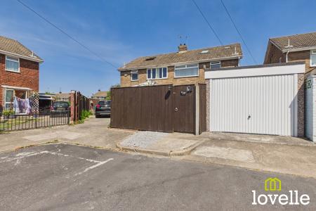 3 bedroom Semi-detached house for sale in Calderdale, Kingston upon Hull, HU7