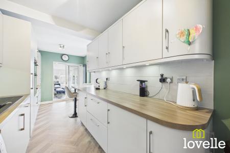 3 bedroom Semi-detached house for sale in Anlaby Park Road South, Kingston upon Hull, HU4