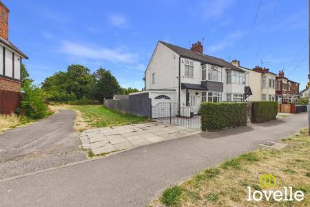 3 bedroom Semi-detached house for sale in Anlaby Park Road South, Kingston upon Hull, HU4