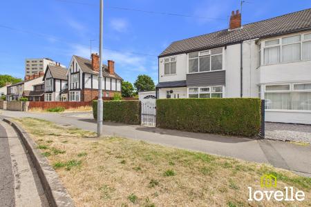 3 bedroom Semi-detached house for sale in Anlaby Park Road South, Kingston upon Hull, HU4