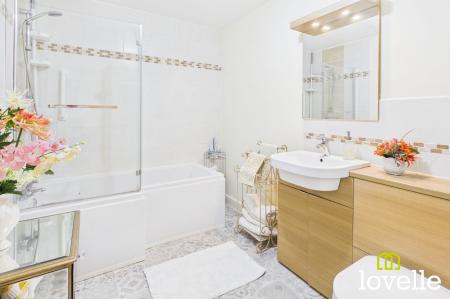 2 bedroom Flat for sale in Chanterlands Avenue, Hull, HU5