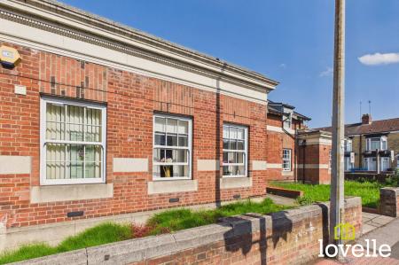 2 bedroom Flat for sale in Chanterlands Avenue, Hull, HU5
