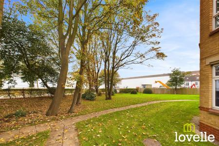 2 bedroom Flat for sale in St. Marys Close, Hessle, HU13
