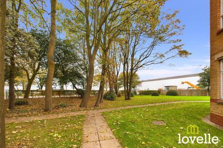 2 bedroom Flat for sale in St. Marys Close, Hessle, HU13