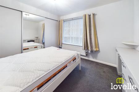 2 bedroom Flat for sale in St. Marys Close, Hessle, HU13