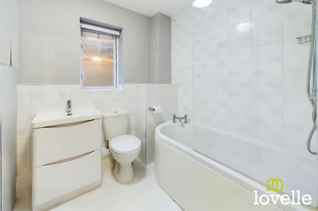 2 bedroom Flat for sale in St. Marys Close, Hessle, HU13