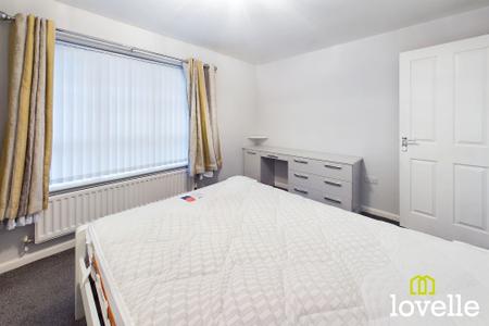 2 bedroom Flat for sale in St. Marys Close, Hessle, HU13