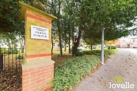 2 bedroom Flat for sale in St. Marys Close, Hessle, HU13