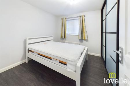 2 bedroom Flat for sale in St. Marys Close, Hessle, HU13