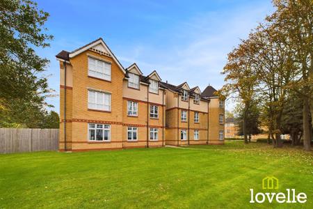 2 bedroom Flat for sale in St. Marys Close, Hessle, HU13