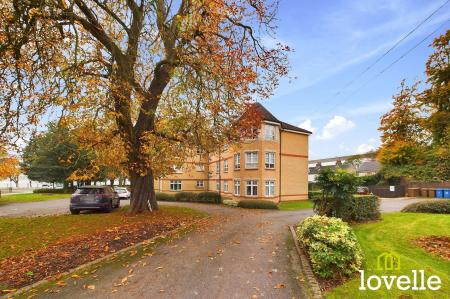 2 bedroom Flat for sale in St. Marys Close, Hessle, HU13