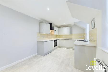 2 bedroom Flat for sale in St. Marys Close, Hessle, HU13