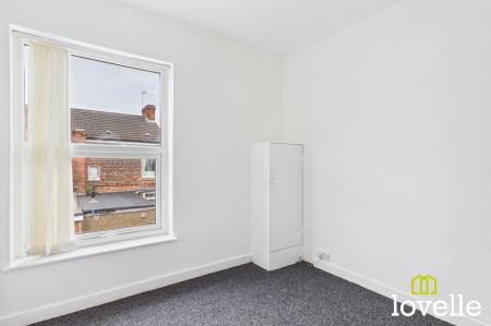 2 bedroom Terraced House to let in Estcourt Street, Hull, HU9