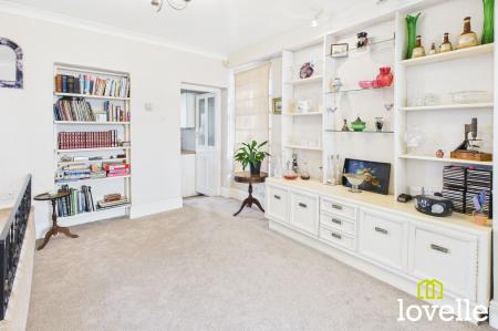 4 bedroom Semi-detached house for sale in Kingtree Avenue, Cottingham, HU16