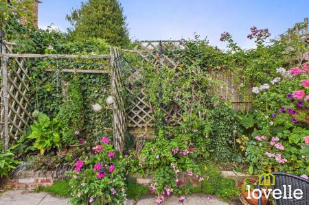 4 bedroom Semi-detached house for sale in Kingtree Avenue, Cottingham, HU16