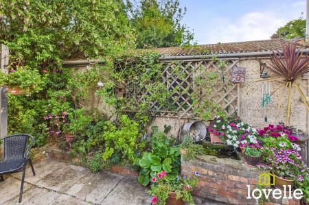 4 bedroom Semi-detached house for sale in Kingtree Avenue, Cottingham, HU16
