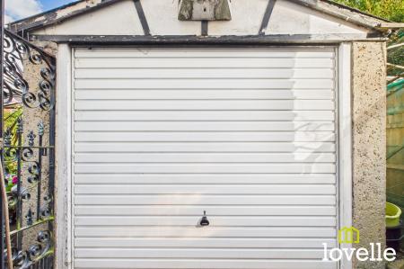 4 bedroom Semi-detached house for sale in Kingtree Avenue, Cottingham, HU16