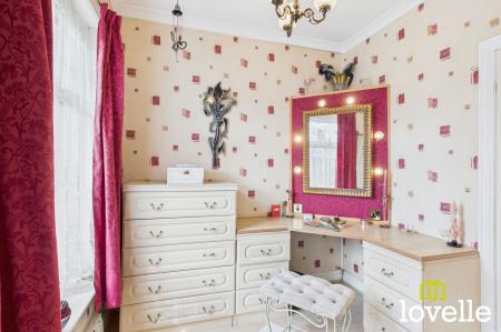 4 bedroom Semi-detached house for sale in Kingtree Avenue, Cottingham, HU16