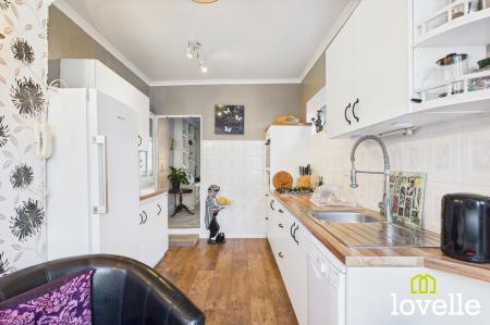 4 bedroom Semi-detached house for sale in Kingtree Avenue, Cottingham, HU16