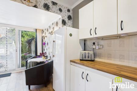 4 bedroom Semi-detached house for sale in Kingtree Avenue, Cottingham, HU16