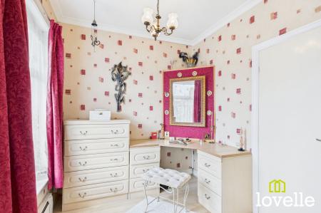4 bedroom Semi-detached house for sale in Kingtree Avenue, Cottingham, HU16