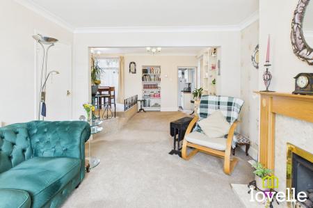 4 bedroom Semi-detached house for sale in Kingtree Avenue, Cottingham, HU16