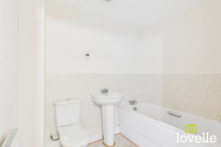 2 bedroom Flat for sale in Redhill Park, Hull, HU6
