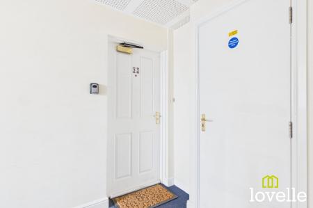 2 bedroom Flat for sale in Redhill Park, Hull, HU6