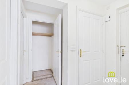 2 bedroom Flat for sale in Redhill Park, Hull, HU6