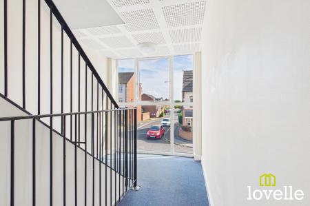 2 bedroom Flat for sale in Redhill Park, Hull, HU6