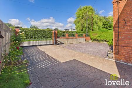 4 bedroom Detached house for sale in Millhouse Woods Lane, Cottingham, HU16