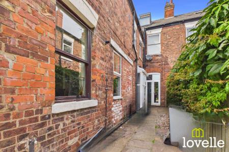 5 bedroom Terraced House for sale in Princes Avenue, Hull, HU5